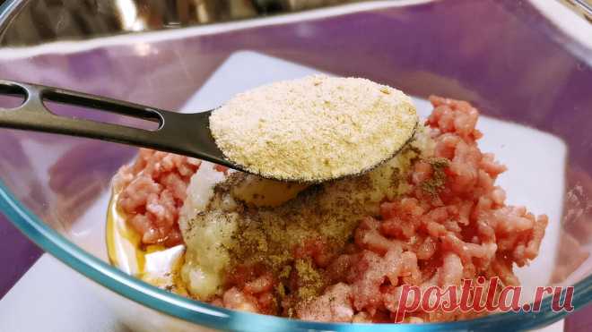 Просто заворачиваю фарш с любой начинкой в бумагу и жарю на сухой сковороде (сок остается внутри и духовка не нужна) | Розовый баклажан | Яндекс Дзен