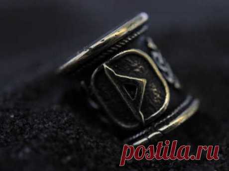 Руны защиты: как закрыть дом от нищеты, раздоров и сплетен Хотите защитить себя и свой дом от проблем, нищеты и зависти? Тогда защита рунами — это то, что вам нужно. Древние знаки помогут закрыться от злого рока и отразить внешний негатив.