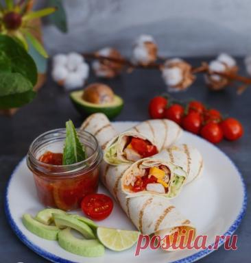 ​Буррито с курицей и гуакамоле