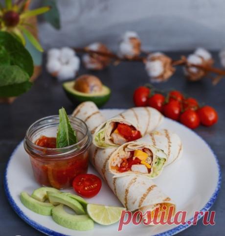 ​Буррито с курицей и гуакамоле