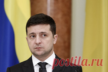 Между Зеленским и главкомом ВСУ увидели разногласия. Президент Украины Владимир Зеленский планирует сместить генерал-майора Валерия Залужного с должности главнокомандующего Вооруженными силами (ВСУ) страны. Об этом со ссылкой на источники сообщает «Телеграф». Политолог Константин Калачев усомнился в достоверности информации о возможной смене.