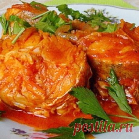 Сочная и вкусная рыба с овощами в томате. Никто не откажется!