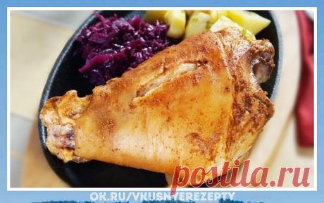 Обалденный рецепт — и такой простой! Свиная рулька с картошкой
Аж слюнки потекли...
Отличный рецепт вкуснейшего блюда: свиная рулька, запеченная с картошкой и репчатым луком.