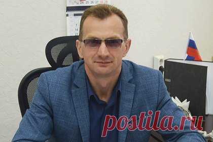 Раскрыта травма раненого замглавы администрации белгородского города. Замглавы администрации города Грайворона Белгородской области Анатолия Бляшенко госпитализировали с ранением голени. Он получил ранение в понедельник, 22 мая, когда приехал на срочное совещание по вопросам эвакуации местных жителей. Ранее глава региона Вячеслав Гладков сообщил о троих пострадавших при атаке ВСУ.