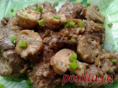 Куриная печень с грибами в сметанном соусе