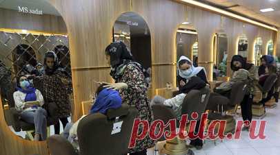 TOLOnews: в Кабуле массово закрывают женские салоны красоты. Талибы массово закрывают женские салоны красоты в Кабуле. Об этом пишет портал TOLOnews в Telegram-канале. Читать далее