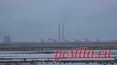 Ядерный шантаж: МАГАТЭ заявило об отсутствии признаков минирования Запорожской АЭС. Инспекторы МАГАТЭ не обнаружили следов минирования Запорожской АЭС, сообщил гендиректор организации Рафаэль Гросси. Он добавил, что агентство запросило доступ для дополнительного обследования АЭС. Ранее президент Украины Владимир Зеленский заявил, что РФ якобы заминировала станцию, чтобы имитировать удар по ней. В России полагают, что Киев готовит теракт на ЗАЭС. В частности, советник гендиректора…