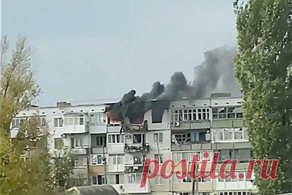 Появились кадры с места взрыва газа в российской пятиэтажке. Появились кадры с места взрыва газа в пятиэтажном доме в Котельниково Волгоградской области. На записи видно, что квартира на верхнем этаже охвачена огнем. Густой дым валит из трех окон, один балкон сильно поврежден. Пожар охватил две квартиры. Площадь возгорания составила 96 квадратных метров.