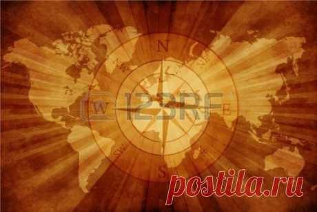 Старая карта мира с Компас Роз. Grungy Старая карта мира бумаги с компасом. Фотография, картинки, изображения и сток-фотография без роялти. Image 10642431.