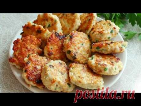 Невероятно СОЧНЫЕ КУРИНЫЕ КОТЛЕТЫ за 20 минут! Простой рецепт, ваши домашние будут в восторге. Ингредиенты:600 г куриного фарша.1 яйцо.2 ст. л. сметаны.1 ст. л. кукурузного крахмала.Зеленый лук.Соль по вкусу.Перец по вкусу.