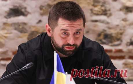 Председатель &quot;Слуги народа&quot; сообщил, что в Киеве закрыты более 100 из 530 пунктов обогрева. По словам Давида Арахамии, в некоторых точках отсутствуют электрогенераторы, интернет или вода