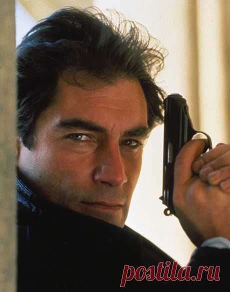 Статус секс-символа закрепился за Далтоном в конце 80-х, когда он сыграл агента 007 Джеймса Бонда в фильмах «Искры из глаз» и «Лицензия на убийство».  |  20 актеров, от которых все были без ума - Кино Mail.Ru