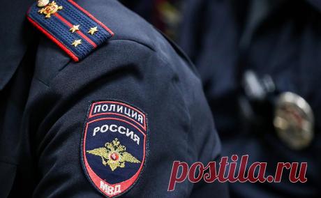 В Петербурге задержали школьника после избиения сверстника на камеру. Полицейские задержали девятиклассника, которого подозревают в избиении 12-летнего подростка на детской площадке на Купчинской улице в Петербурге, сообщили в ГУ МВД России по Санкт-Петербургу и Ленинградской области.