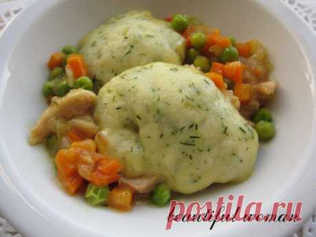 Курица в густом соусе с клeцками - кулинарный рецепт