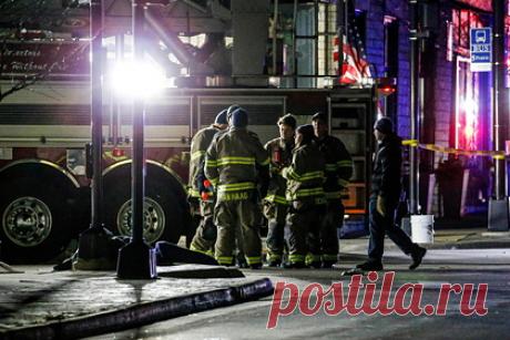 Несколько человек погибли в результате наезда машины на толпу в США. В американском штате Висконсин несколько человек погибли под колесами машины в Уокеше, среди пострадавших 11 взрослых и 12 детей. «Приблизительно в 16:39 (01:39 мск) красный внедорожник протаранил участников рождественского парада», — сообщил Дэн Томпсон, выступление которого транслировали американские телеканалы.