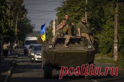 Болгария отправила Украине крупнейший пакет военной помощи. Болгария отправила Украине крупнейший пакет военной помощи, включающий 100 единиц бронетехники из арсенала болгарской полиции. Это стало первым официальным решением Софии помочь Киеву тяжелой техникой. Отмечается, что бронированная военная техника была куплена во время Процесса Возрождения и никогда не использовалась.