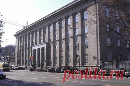 Литва направила протест России из-за высказываний об анкетировании литовцев. МИД Литвы вручил ноту протеста представителю России Сергею Рябоконю из-за его слов об ответном анкетировании литовцев. Рябоконь считает, что у граждан республики можно узнать, как они относятся к стычкам 1991 года в Вильнюсе. По его мнению, Литва создала провокации, которые привели к жертвам.