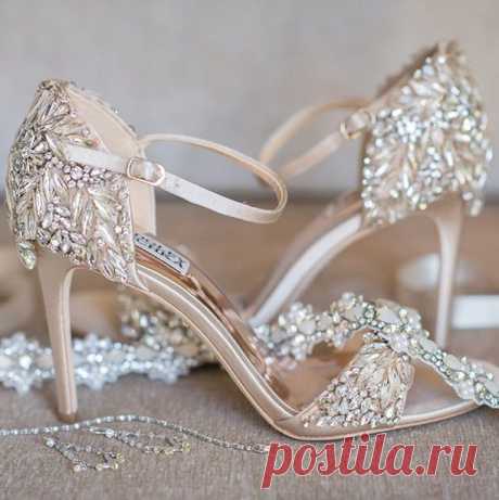 Sente-se e absorva esse luxo O casamento do Ritz-Carlton serve para o #royalty em ...