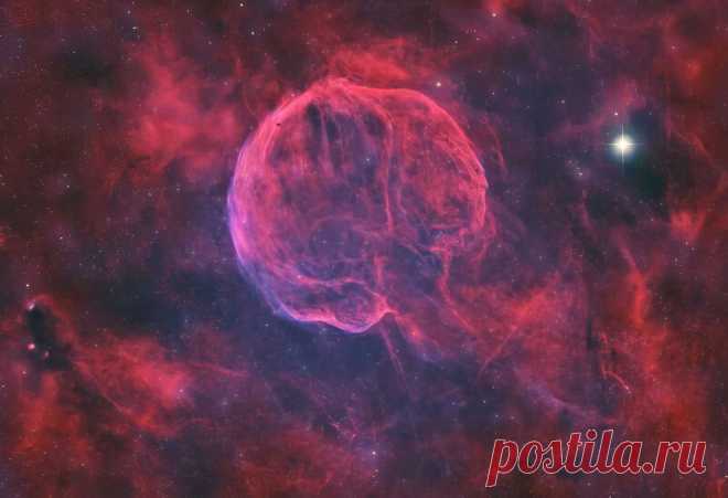 Домашний астро-тур
Что делать, если на улице нелетная погода, до ближайшего отпуска еще как минимум пол-года, а барометр души показывает осадки? Совершенно верно - отправиться в какое-нибудь альтернативное путешествие! Это когда вроде бы и другие места на планете посмотрел, и с дивана даже вставать нет необходимости...