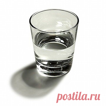 ПРИТЧИ
Стакан с водой
Учитель начал урок с того, что взял стакан, в котором было немного воды.Он показал его ученикам на вытянутой руке и спросил: «Как вы думаете, сколько этот стакан весит?»
Посыпались различные версии: 50 грамм! 100 грамм! 125 грамм!
Учитель сказал: «Вообще-то, я и сам не знаю, сколько он весит, я не взвешивал. Но скажите, что случится, если я продержу его так несколько минут?»
Ученики ответили: «Ничего».
»Хорошо, что будет, если я буду держать его в теч...