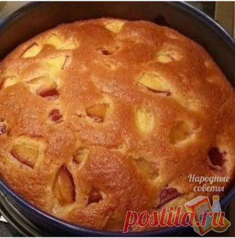 ​Быстрый, легкий и очень вкусный фруктовый пирог с тестом, как в маффинах 

Приготовьте такой пирог к чаю. Порадуйте себя, любимых родных или гостей вкусной летней выпечкой)) Результатом останетесь очень довольны!

Ингредиенты:

1 яйцо
150 гр сахара
200 мл сметаны (кефира)
100 мл раст. масла
200 гр муки
1 пакет разрыхлителя
Щепотка лимонной кислоты
Фрукты/ягоды для начинки

Приготовление:

Яйцо + сахар - взбить.
+ сметана + масло - взбить.
+ мука + разрыхлитель + лимонная ...