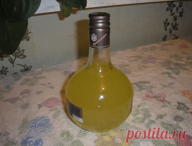 Хотите сделать напиток для девичьих посиделок?Тогда приступаем:3 крупных лимона,2/3 тонкого стакана сахара,бутылка водки (0,5 л)Лимоны режем, вынимаем косточки, лимоны пропускаем через мясорубку.