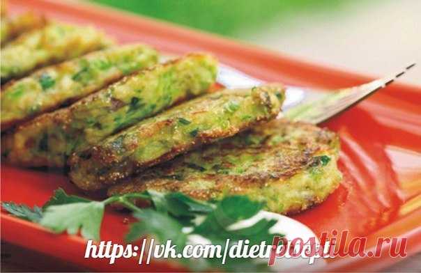 Оладьи из кабачков с сыром: вкусно и полезно! 
#чередование
Ингредиенты: 

1 средний кабачок 
Показать полностью…