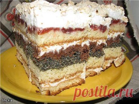 Пляцок орехово-маковый с вишнями