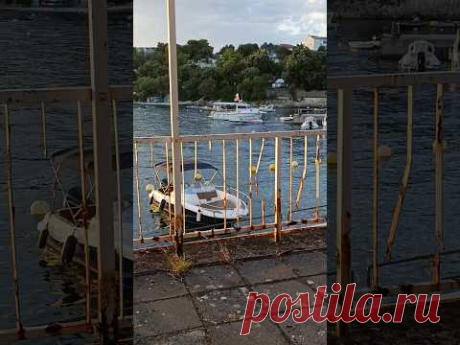 заброшенная улица у моря #берег #хорватия #croatia