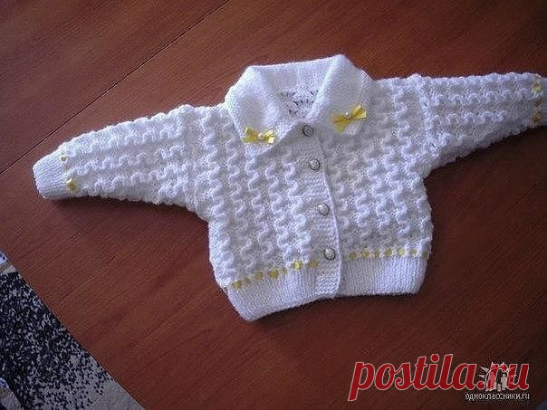 Узор для кофточки

Число петель, кратное 12.
1 ряд - 2 изн,3 п. вместе лиц за задн стенку,нак,1 лиц,нак,1 лиц,нак,1 лиц,нак, 3 п.вместе за перед.стенку,1 изн
2,3,4 ряды - по рисунку

5 ряд - 1 лиц,нак,1 лиц,нак,3 п.вместе за задн стенку,3 изн,3 п.вместе за перед.стенку,нак,1 лиц,нак.
6,7,8 ряды - по рисунку