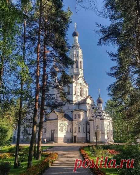 Храм Казанской иконы Божией Матери в Зеленогорске.