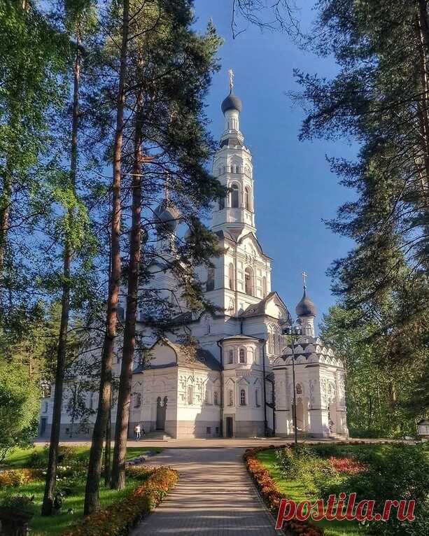 Храм Казанской иконы Божией Матери в Зеленогорске.