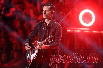 Необычная бессимптомная болезнь оставила музыканта без голоса. Необычная бессимптомная болезнь оставила кантри-музыканта Дэвина Доусона без привычного голоса. В декабре 2021 года он заметил, что его голос изменился. Дело оказалось в дисфонии — нарушении голосообразования, влияющего на качество и тембр голоса. Когда он обретет голос заново — неизвестно.