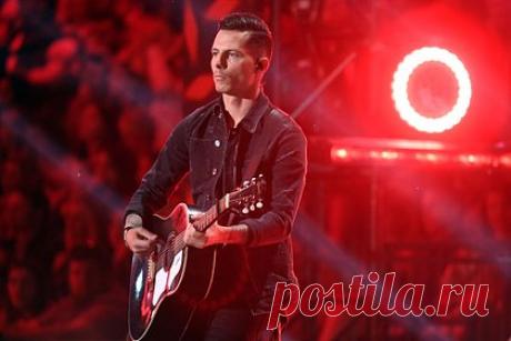 Необычная бессимптомная болезнь оставила музыканта без голоса. Необычная бессимптомная болезнь оставила кантри-музыканта Дэвина Доусона без привычного голоса. В декабре 2021 года он заметил, что его голос изменился. Дело оказалось в дисфонии — нарушении голосообразования, влияющего на качество и тембр голоса. Когда он обретет голос заново — неизвестно.