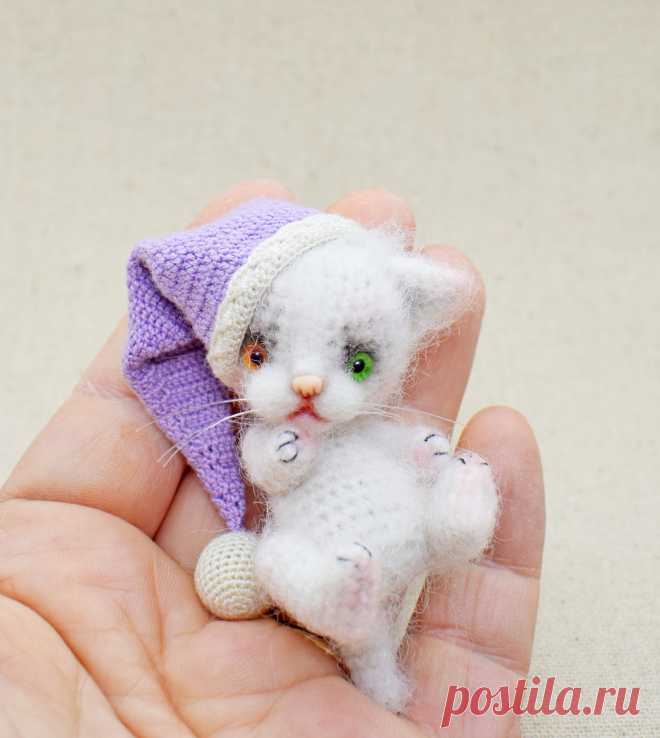 PDF Кисуля. FREE amigurumi crochet pattern. Бесплатный мастер-класс, схема и описание для вязания амигуруми крючком. Игрушки своими руками! Котик, кот, кошечка, кошка, котенок, cat, kitten, gato, gatito, gatinho, chat, minou, kitty, kätzchen. #амигуруми #amigurumi #amigurumidoll #amigurumipattern #freepattern #freecrochetpatterns #crochetpattern #crochetdoll #crochettutorial #patternsforcrochet #вязание #вязаниекрючком #handmadedoll #рукоделие #ручнаяработа #pattern #tutorial #häkeln #amigurumis