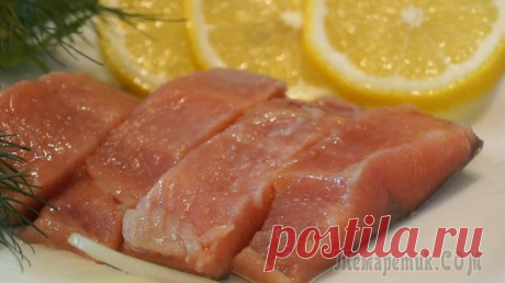 Малосольная горбуша, нежная, сочная как семга. Сказочная вкуснятина! Если Вы хотя бы один раз попробуете такую рыбу, то будите солить именно так, и никак иначе! Результат просто поражает, горбуша превращается в Нежную, сочную Семгу. Это нереально Вкусно Обязательно поп...