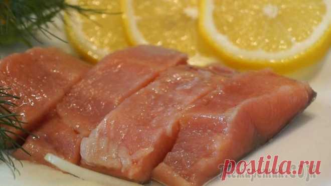 Малосольная горбуша, нежная, сочная как семга. Сказочная вкуснятина! Если Вы хотя бы один раз попробуете такую рыбу, то будите солить именно так, и никак иначе! Результат просто поражает, горбуша превращается в Нежную, сочную Семгу. Это нереально Вкусно Обязательно поп...