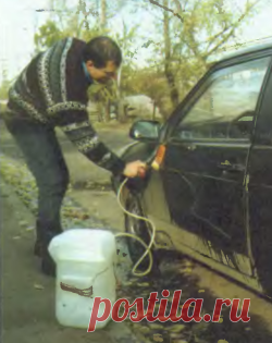 Ручная самодельная автомойка из канистры Каждый автолюбитель знает, как трудно и неприятно мыть автомобиль в холодную погоду. Поэтому большинство из них в холод предпочитает ездить на грязной машине. Моя автомойка позволяет почти мгновенно небольшим количеством воды чисто вымыть автомобиль...