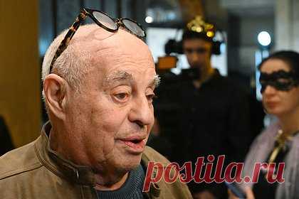 Известному российскому режиссеру вызвали скорую помощь в театр в Москве. Известному российскому режиссеру Марку Розовскому вызвали скорую помощь в театре «У Никитских ворот» в Москве. 3 апреля, в свой день рождения, 87-летний художественный руководитель театра потерял сознание, находясь на работе. Коллеги вызвали медицинских работников, которые на месте оказали помощь.