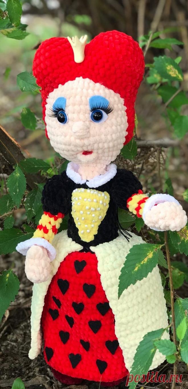 PDF Червонная Королева крючком. FREE crochet pattern; Аmigurumi doll patterns. Амигуруми схемы и описания на русском. Вязаные игрушки и поделки своими руками #amimore - плюшевая кукла, большая куколка из плюшевой пряжи, Алиса в стране чудес.