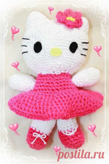 Милая Hello kitty связанная крючком.