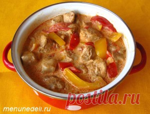 Паприкаш из курицы Знаменитое блюдо венгерской кухни. Мясо, которое можно использовать для паприкаша, не обязательно должно быть куриным. Можно взять, например, телятину или баранину