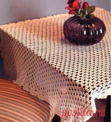 Вязаная скатерть
Описание и схема: http://veajem.ru/vyazanaya-skatert.html