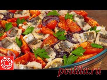 Просто нарежьте рыбу и добавьте помидоры ! Так вкусно, что готовлю два раза в неделю!