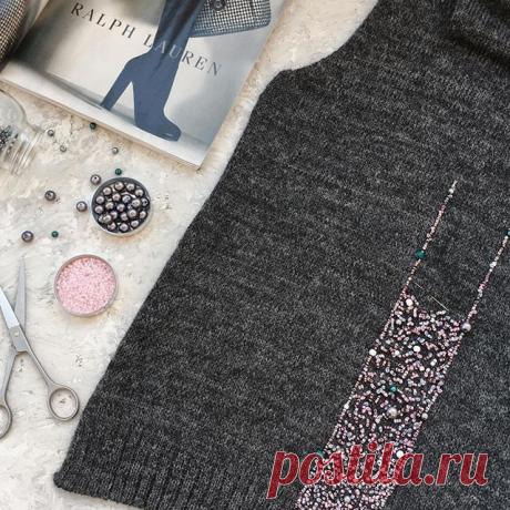 Роскошный свитер получается из кид мохера с добавлением мериноса  и с вышивкой бисером, очень капризный в передаче цвета и блеска🙄