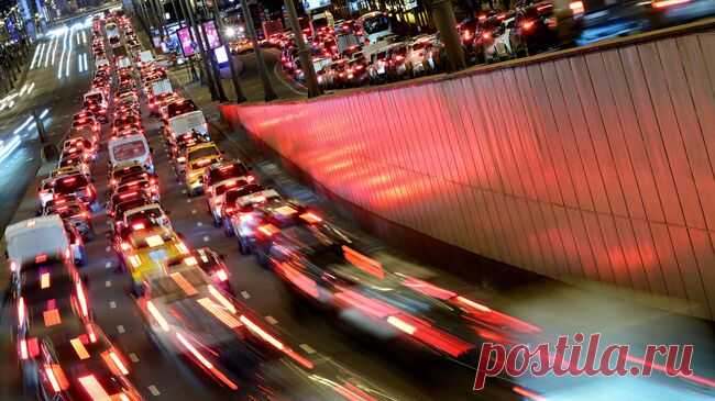 На юге СВХ в Москве столкнулись три автомобиля