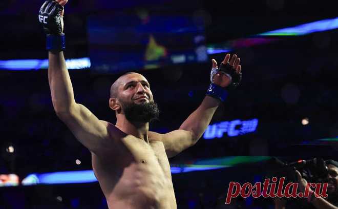 Кадыров опубликовал видео торжественной встречи чемпиона UFC Чимаева. Хамзат Чимаев после победы на турнире UFC в США прилетел в Грозный с чемпионским поясом. Ему устроили торжественную встречу в аэропорту и подарили Maybach