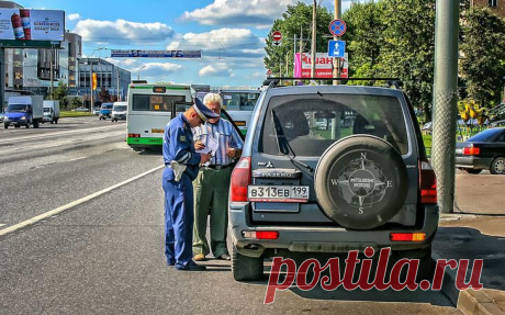 10 самых популярных разводок гаишников Многие дорожные ситуации на самом деле заранее спровоцированы недобросовестными полицейскими.Я стал полицейским, потому что с детства мечтал о профессии, в которой клиент всегда неправ. Приписывается ...