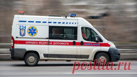 Мост через реку обвалился под ногами школьников. В Черновицкой области на западе Украины обрушился деревянный мост с группой детей. Об этом сообщило главное управление ГСЧС ???(Государственная служба по чрезвычайным ситуациям)??? Украины в соцсети Facebook. Инцидент произошел во время ...
