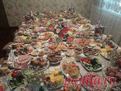Свекровь говорит невестке:
- Чего-то не хватает на столе......
- Мама, может хрена????